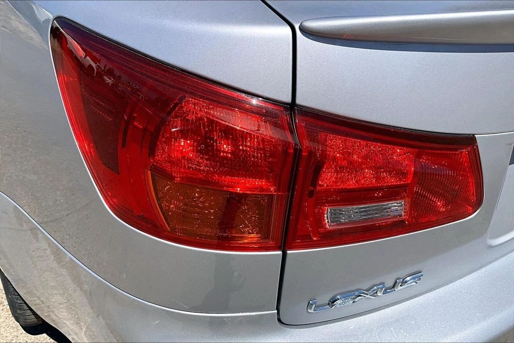 2008 Lexus IS 2nd Gen - Image 28 of 31