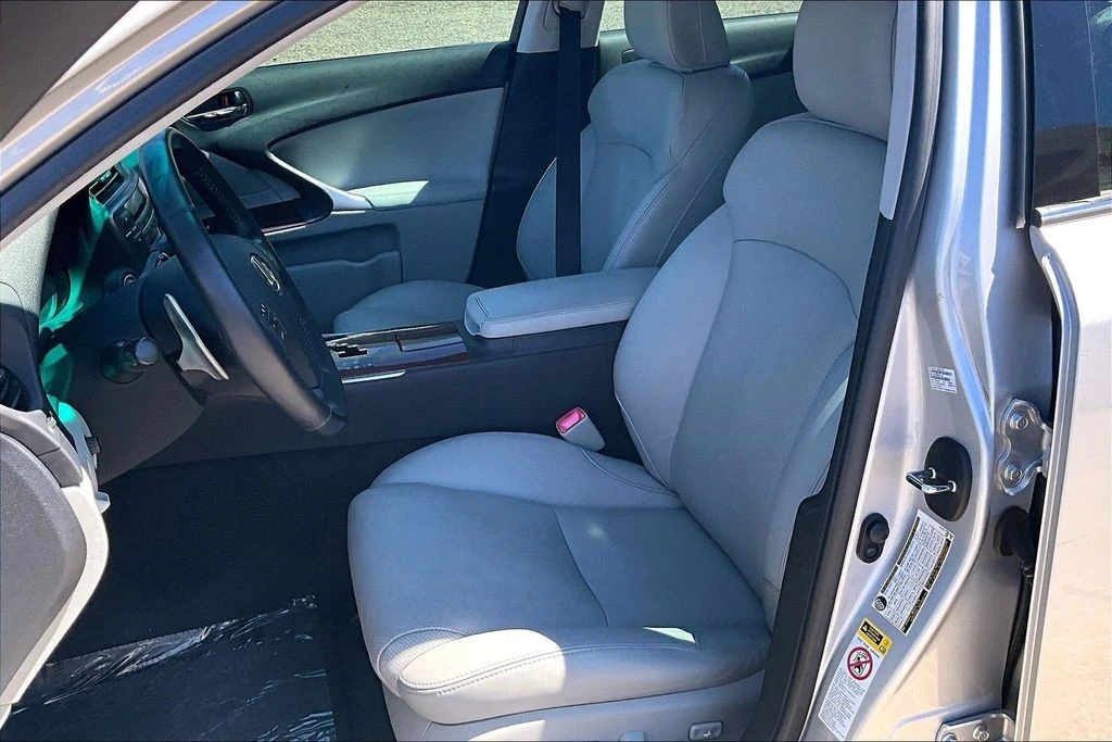 2008 Lexus IS 2nd Gen - Image 9 of 31