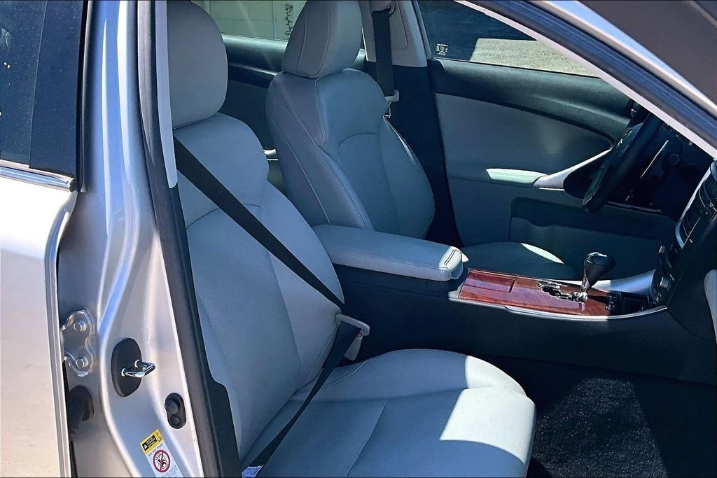 2008 Lexus IS 2nd Gen - Image 10 of 31
