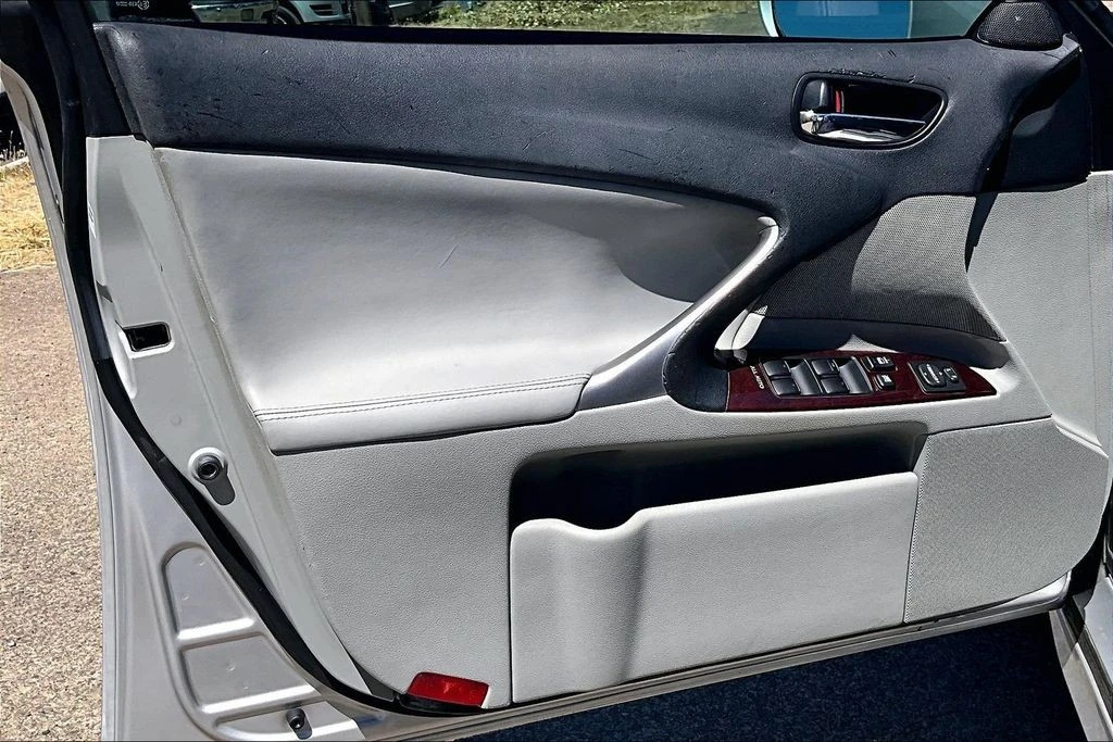 2008 Lexus IS 2nd Gen - Image 22 of 31
