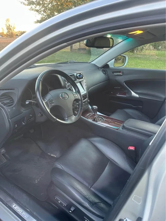 2008 Lexus IS 2nd Gen - Image 10 of 20