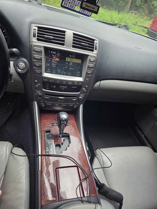 2008 Lexus IS 2nd Gen - Image 9 of 14