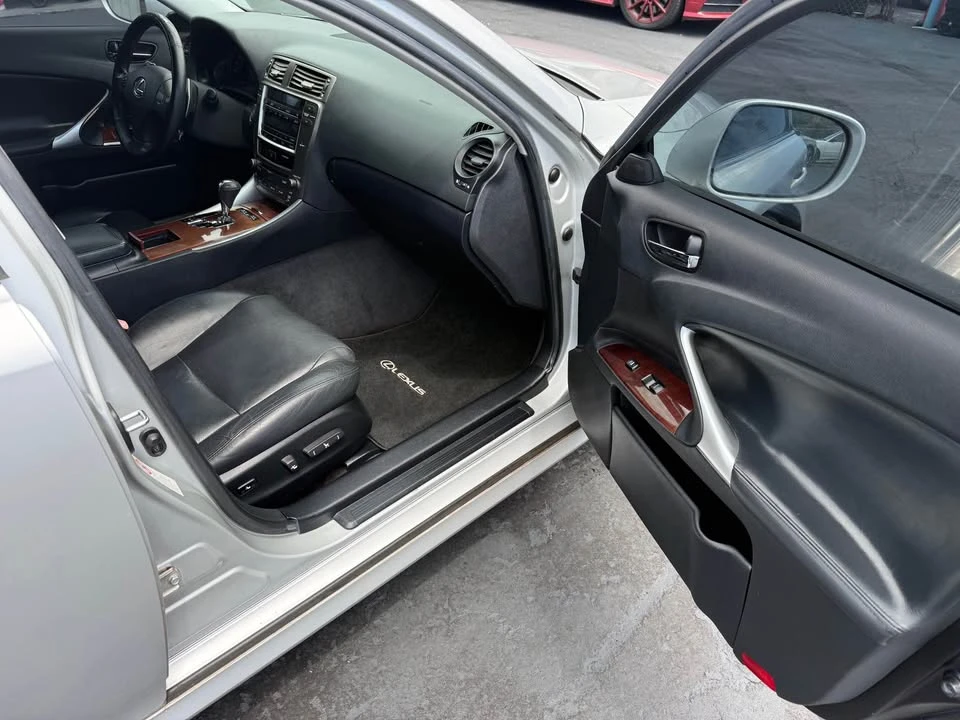 2008 Lexus IS 2nd Gen - Image 9 of 11