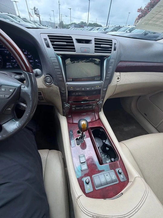 2008 Lexus LS 4th Gen - Image 16 of 17