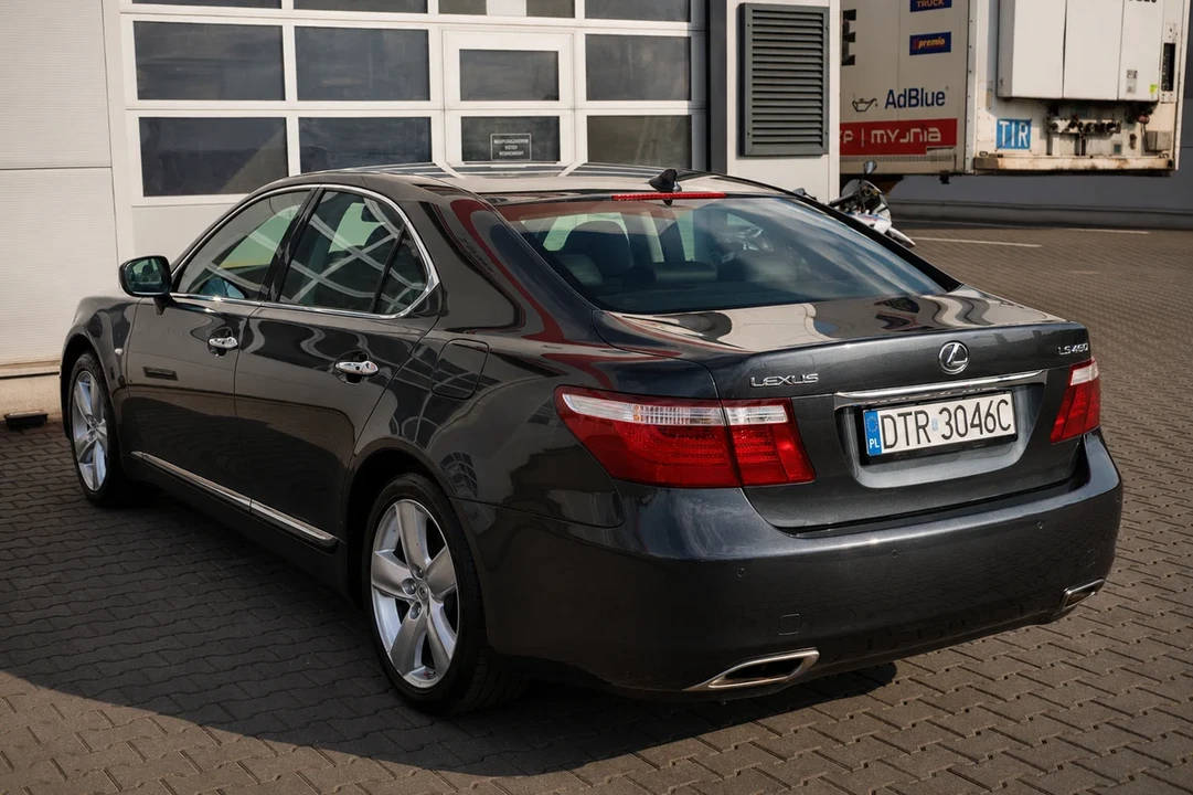 2008 Lexus LS 4th Gen - Image 7 of 31