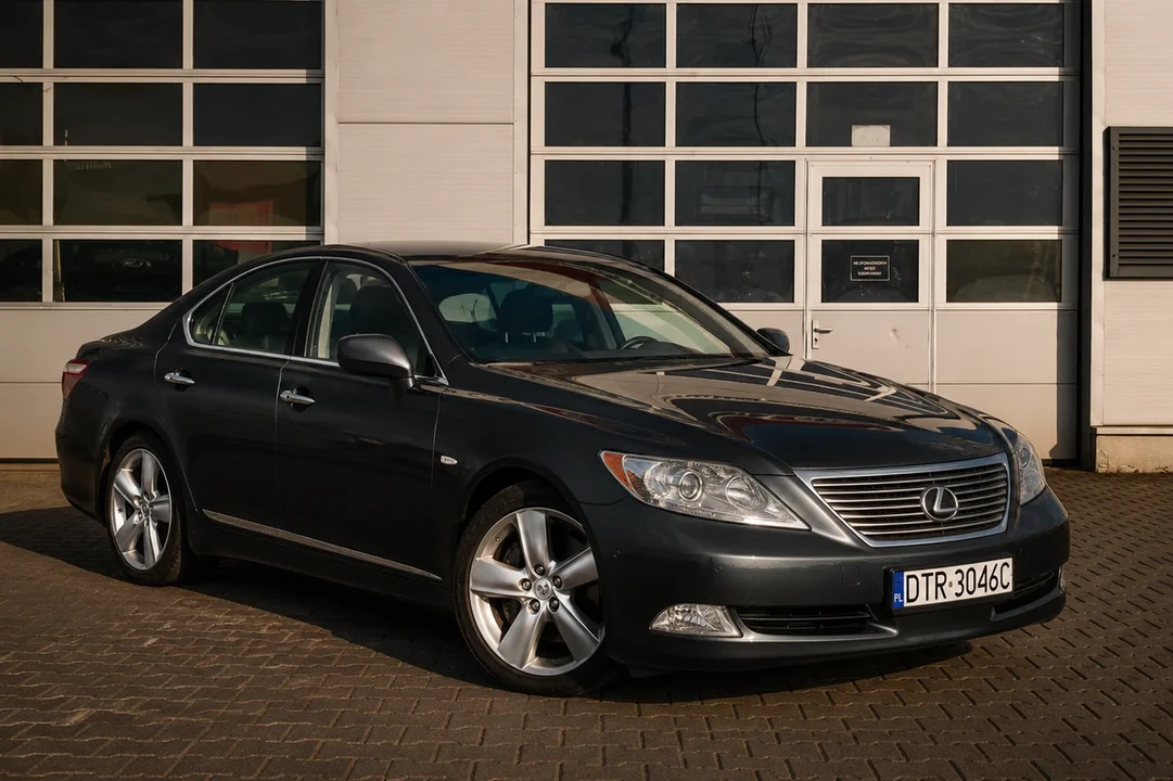 2008 Lexus LS 4th Gen - Image 10 of 31
