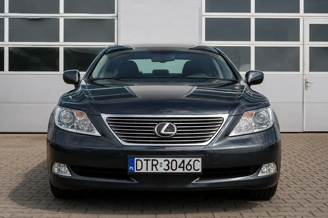 2008 Lexus LS 4th Gen - Image 2 of 31