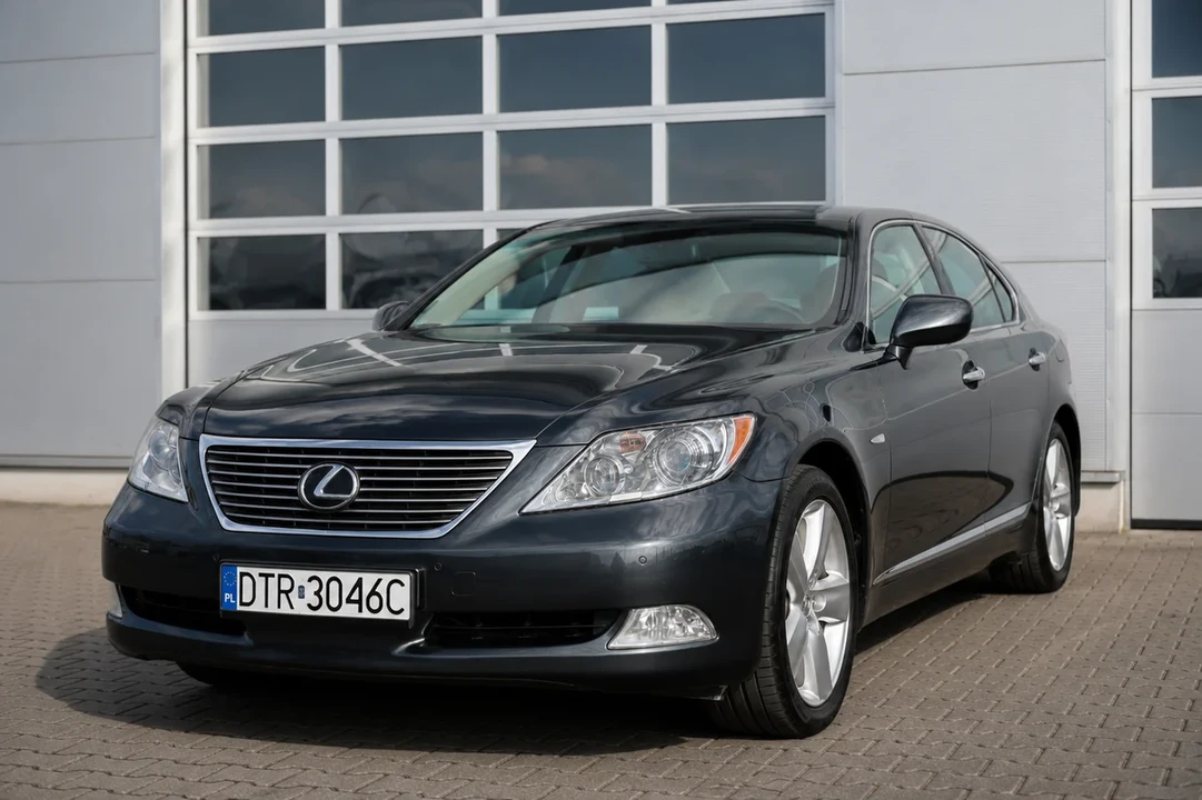 2008 Lexus LS 4th Gen - Image 3 of 31