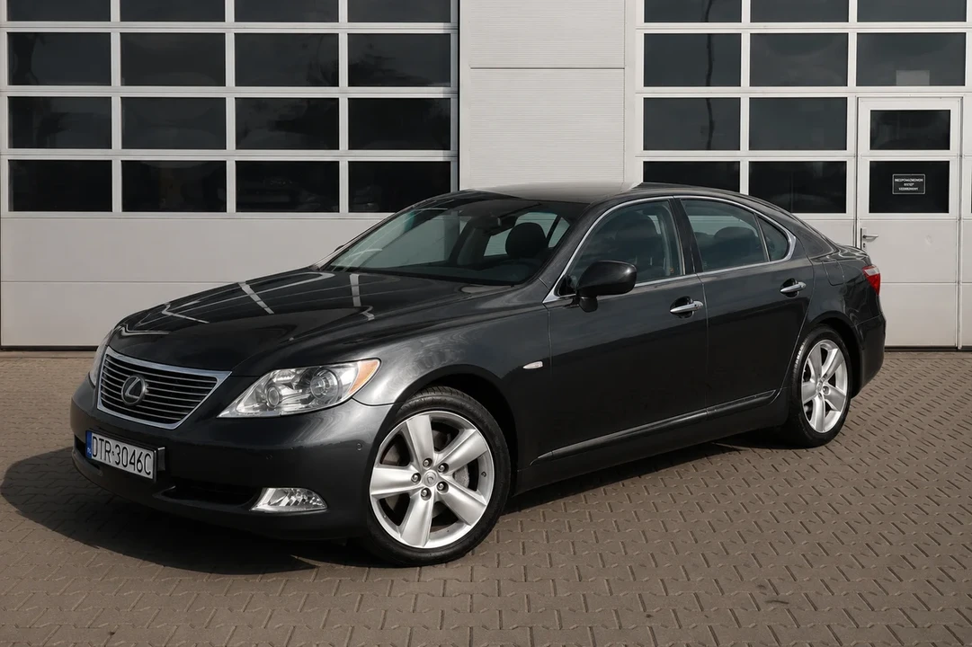 2008 Lexus LS 4th Gen - Image 5 of 31