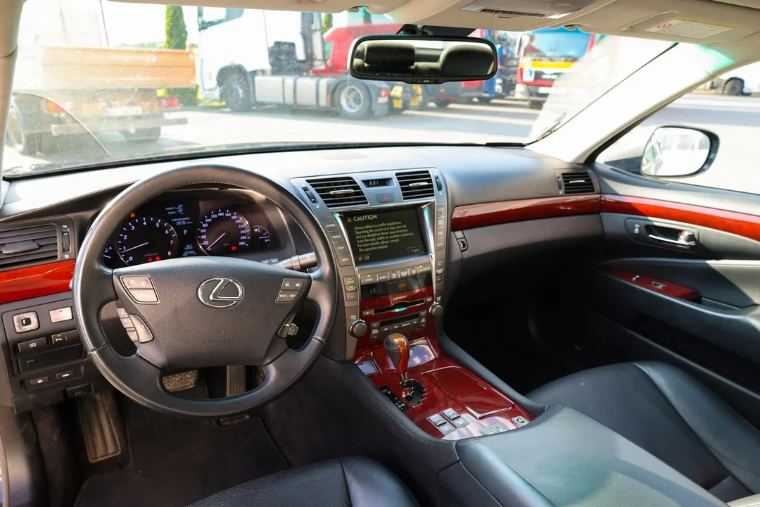 2008 Lexus LS 4th Gen - Image 23 of 31