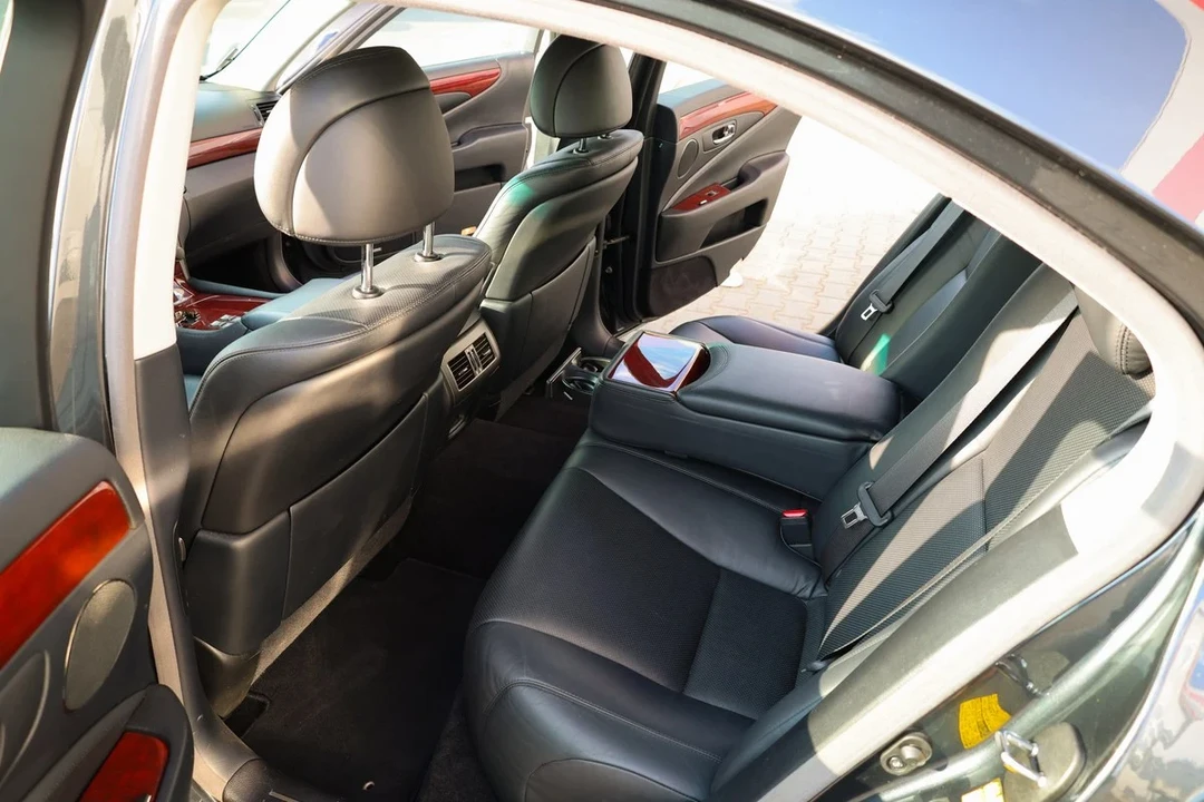 2008 Lexus LS 4th Gen - Image 26 of 31