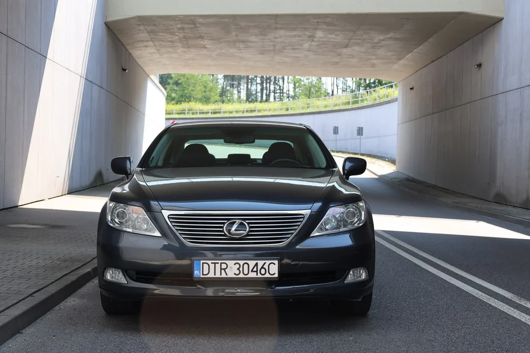 2008 Lexus LS 4th Gen - Image 12 of 31