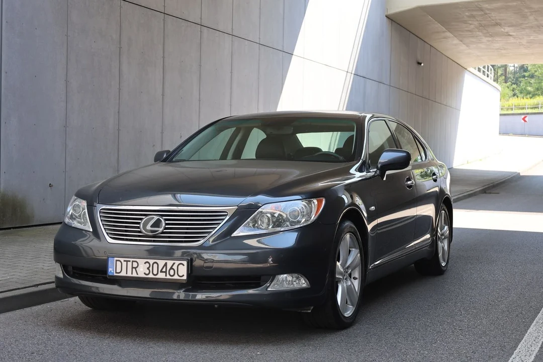 2008 Lexus LS 4th Gen - Image 13 of 31