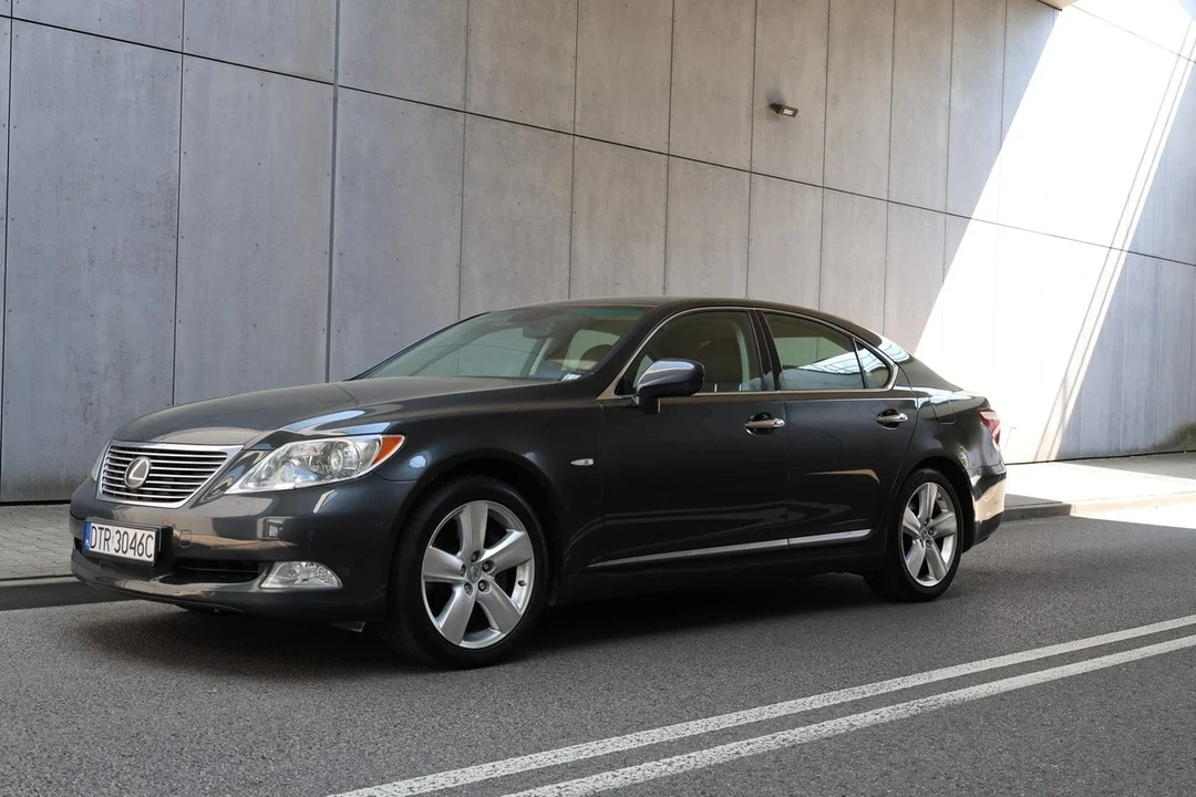 2008 Lexus LS 4th Gen - Image 14 of 31