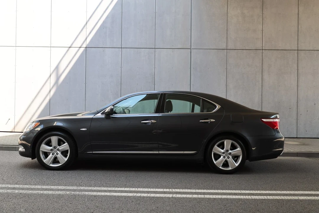2008 Lexus LS 4th Gen - Image 15 of 31