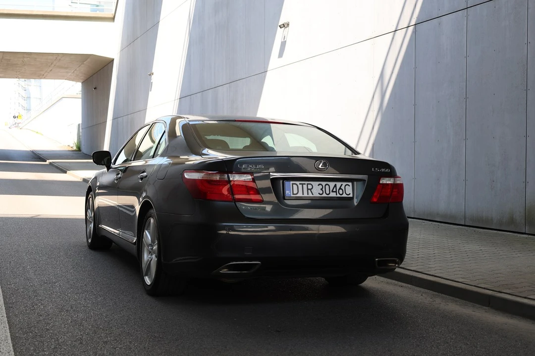 2008 Lexus LS 4th Gen - Image 17 of 31