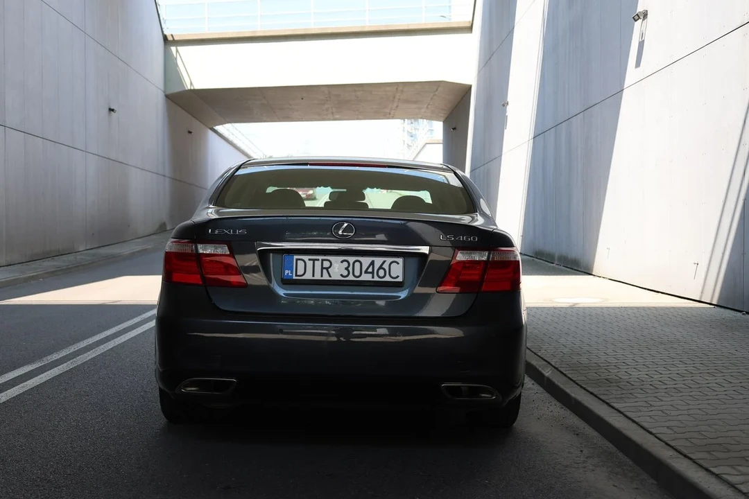 2008 Lexus LS 4th Gen - Image 18 of 31