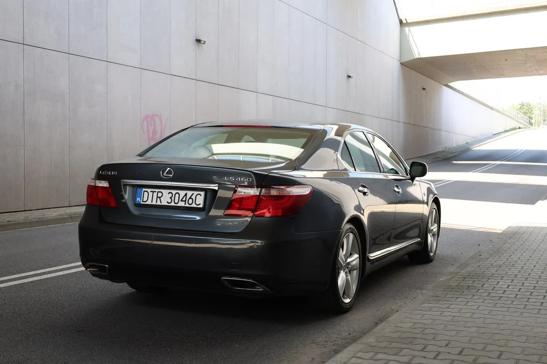 2008 Lexus LS 4th Gen - Image 19 of 31