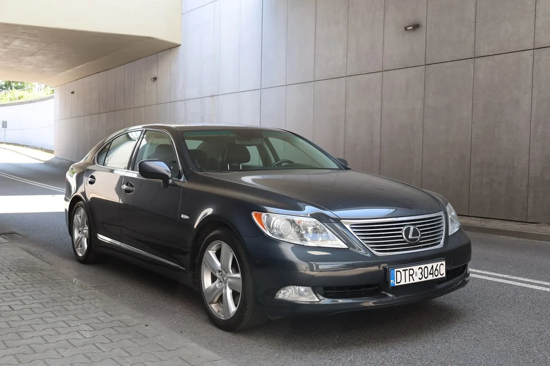2008 Lexus LS 4th Gen - Image 20 of 31