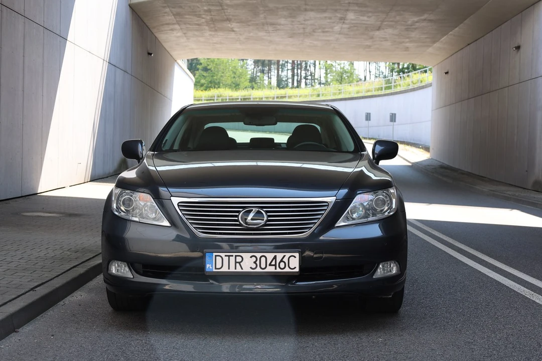 2008 Lexus LS 4th Gen - Image 21 of 31