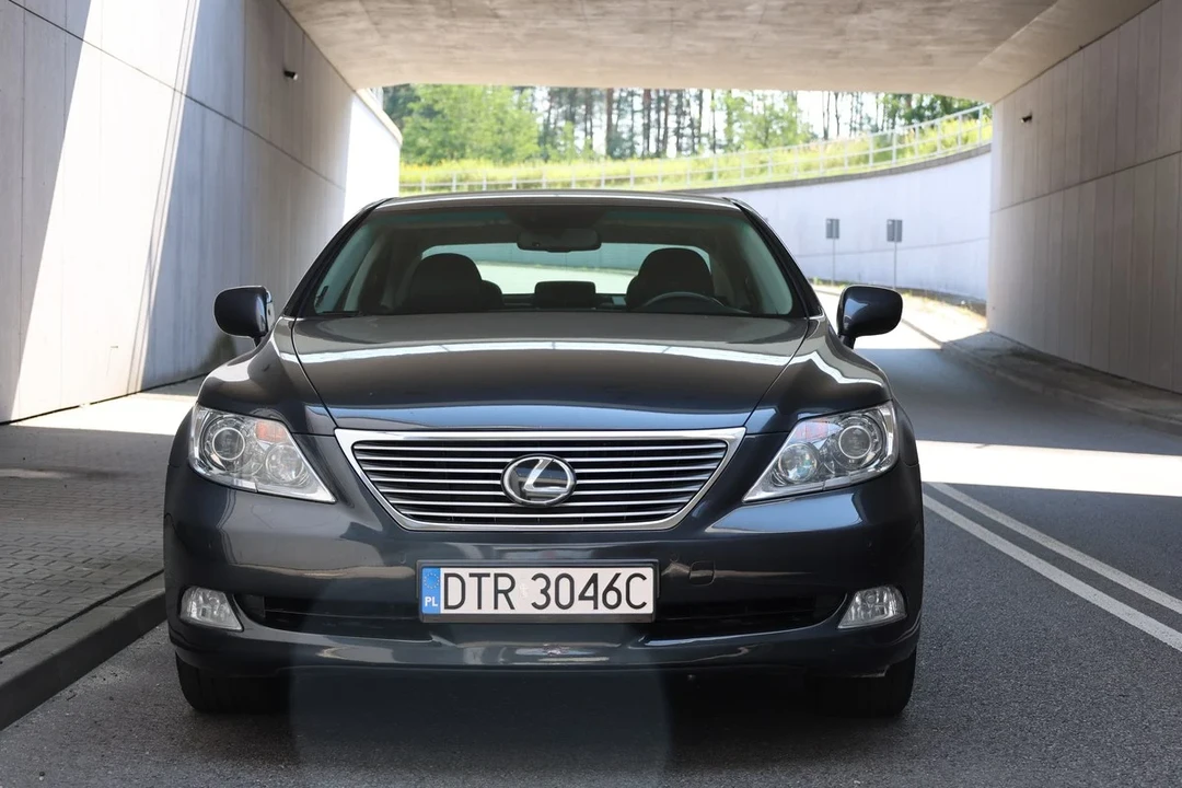 2008 Lexus LS 4th Gen - Image 22 of 31