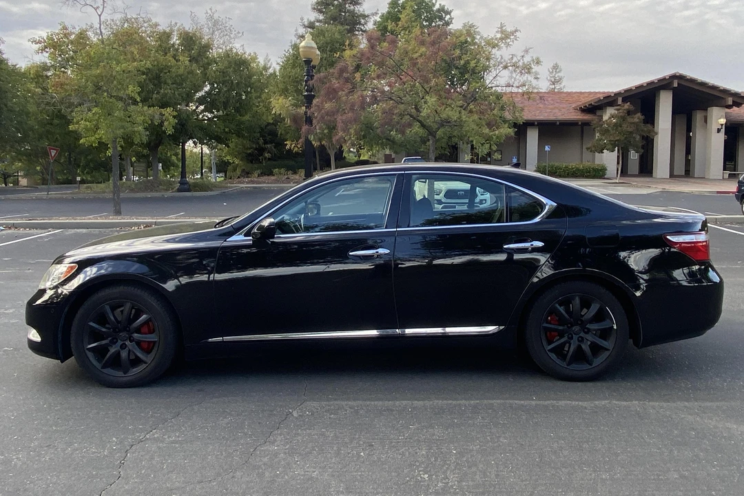 2008 Lexus LS 4th Gen - Image 3 of 31