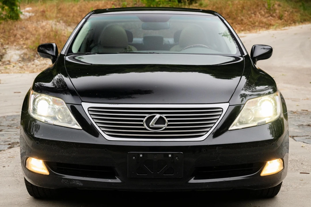 2008 Lexus LS 4th Gen - Image 2 of 31