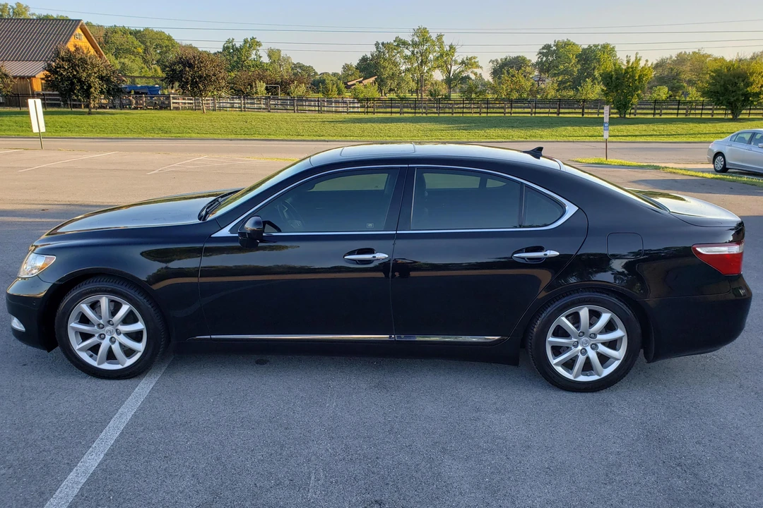 2008 Lexus LS 4th Gen - Image 3 of 31