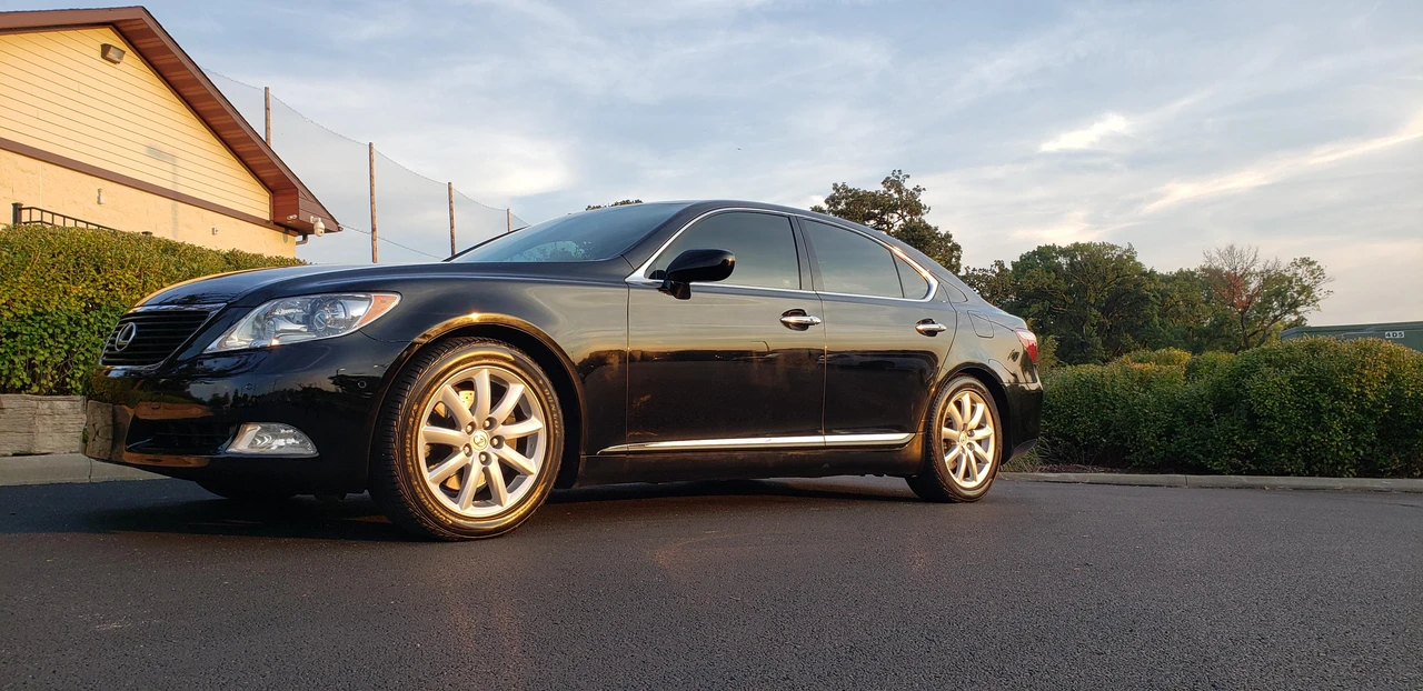 2008 Lexus LS 4th Gen - Image 9 of 31
