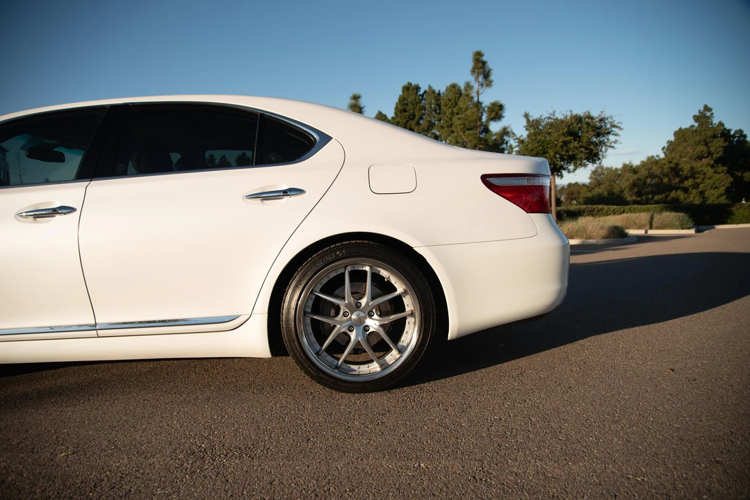 2008 Lexus LS 4th Gen - Image 24 of 31