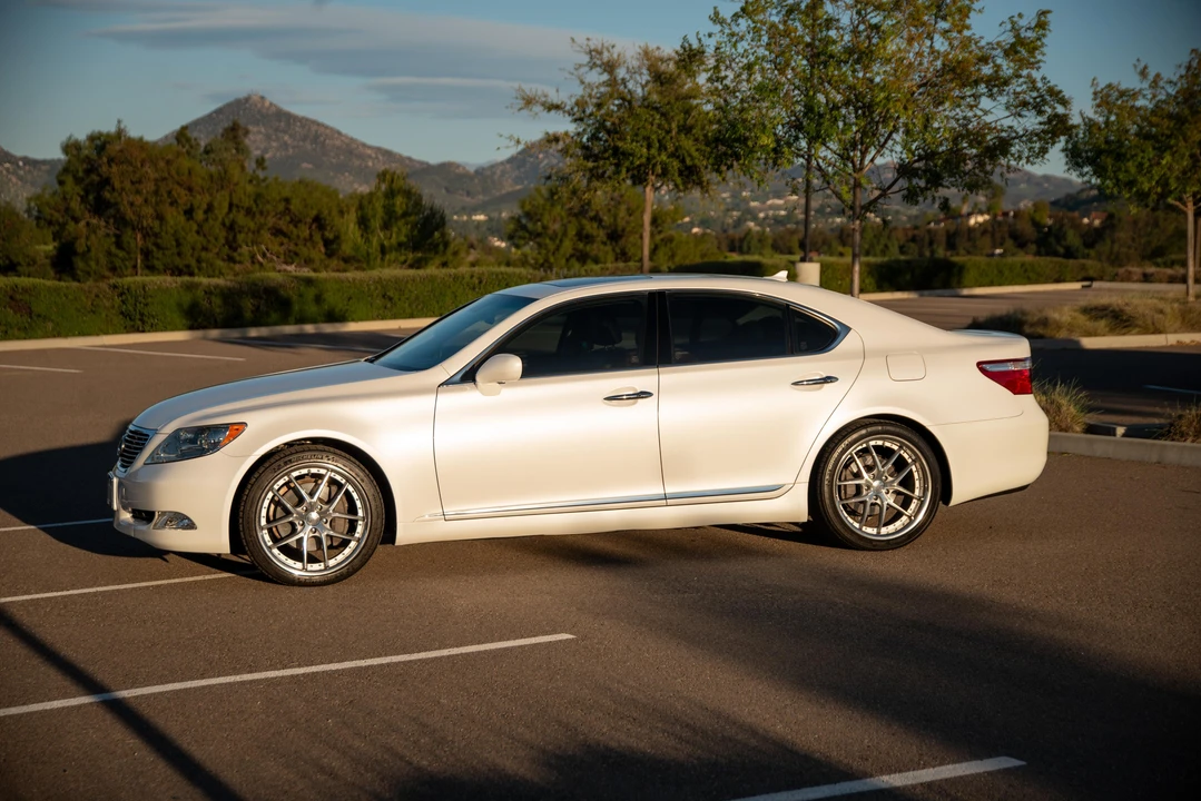 2008 Lexus LS 4th Gen - Image 10 of 31