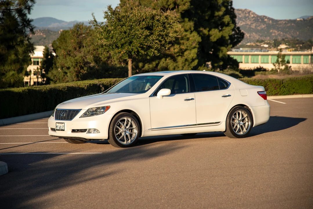 2008 Lexus LS 4th Gen - Image 9 of 31
