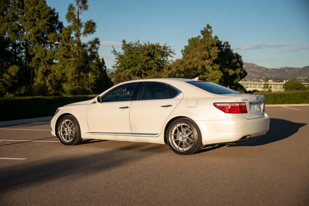 2008 Lexus LS 4th Gen - Image 12 of 31