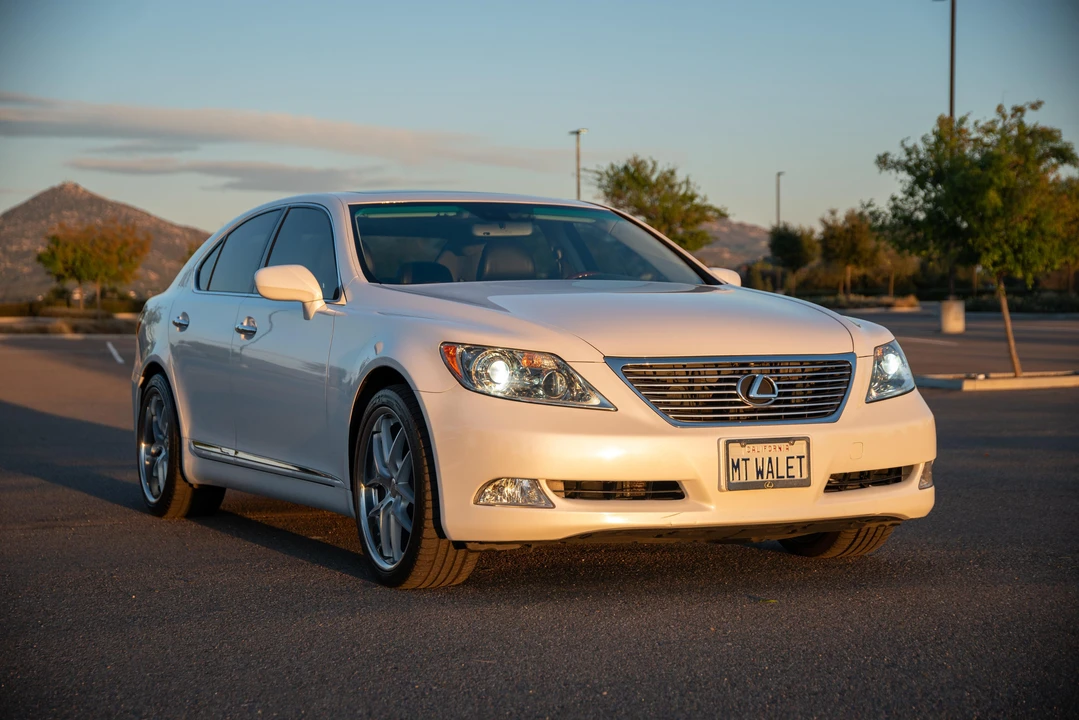 2008 Lexus LS 4th Gen - Image 18 of 31