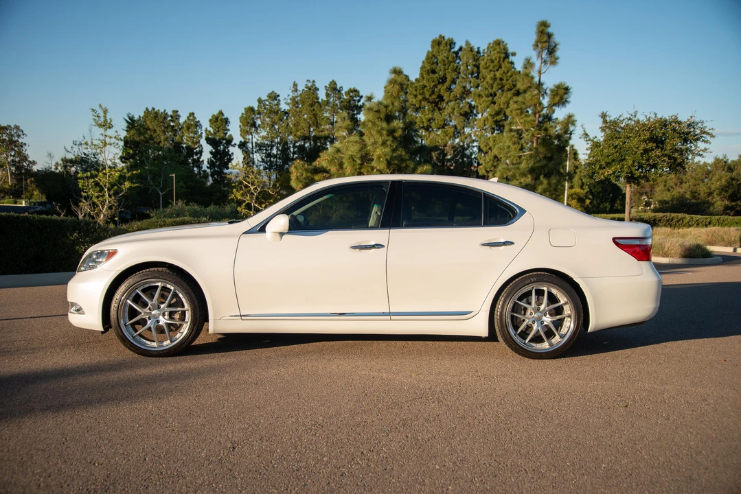 2008 Lexus LS 4th Gen - Image 11 of 31
