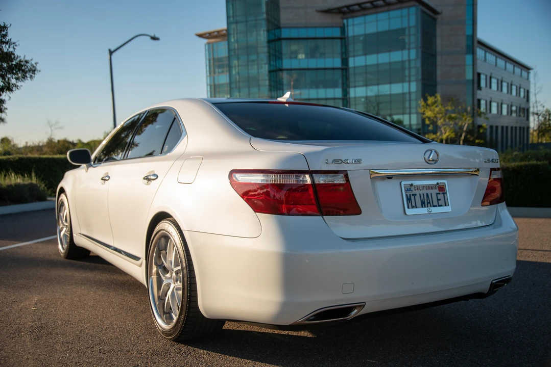 2008 Lexus LS 4th Gen - Image 16 of 31