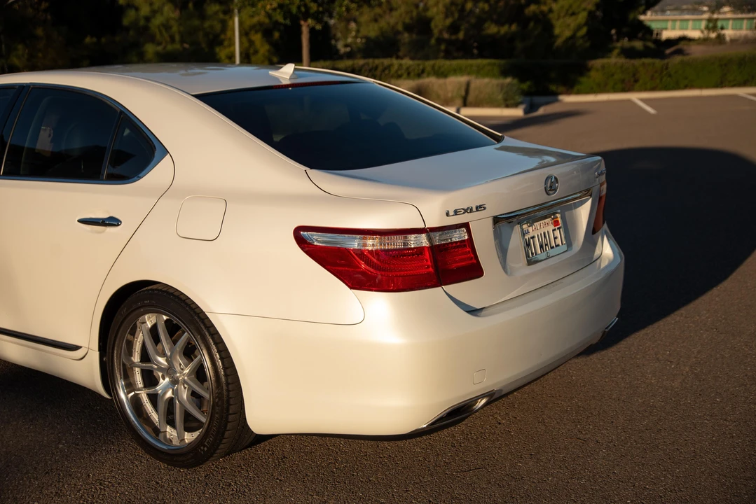 2008 Lexus LS 4th Gen - Image 25 of 31