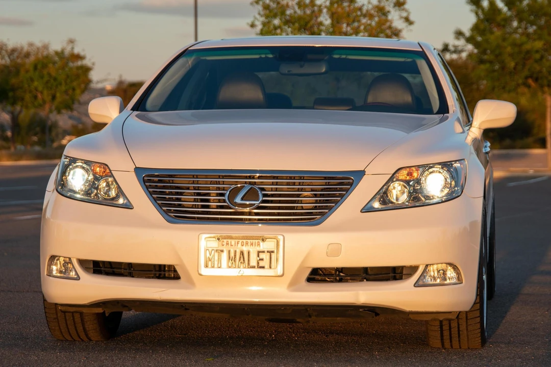 2008 Lexus LS 4th Gen - Image 2 of 31