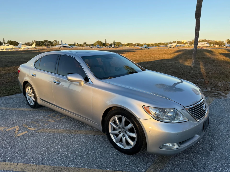2008 Lexus LS 4th Gen - Image 17 of 31