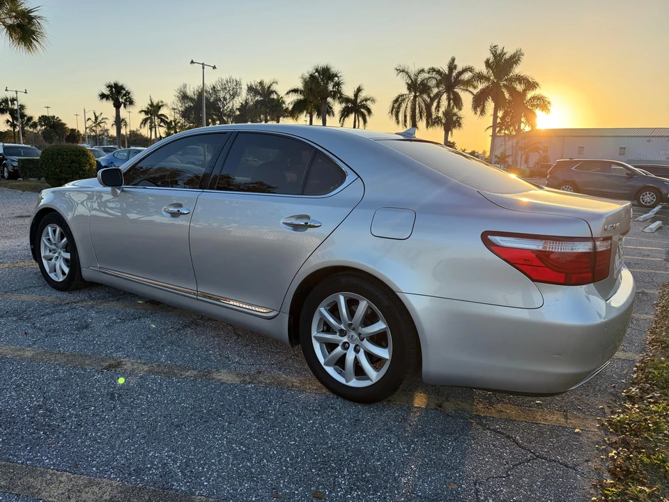 2008 Lexus LS 4th Gen - Image 8 of 31