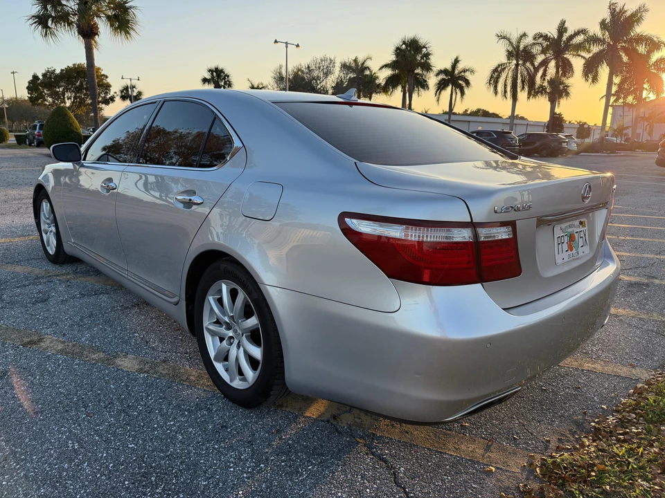2008 Lexus LS 4th Gen - Image 10 of 31