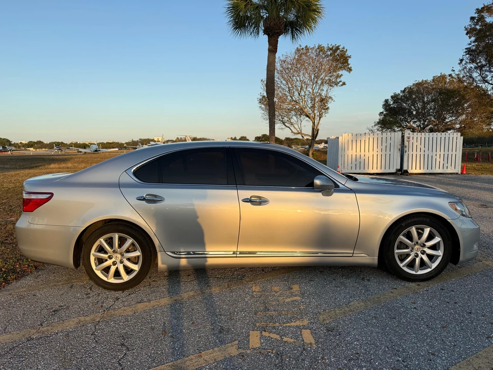 2008 Lexus LS 4th Gen - Image 15 of 31