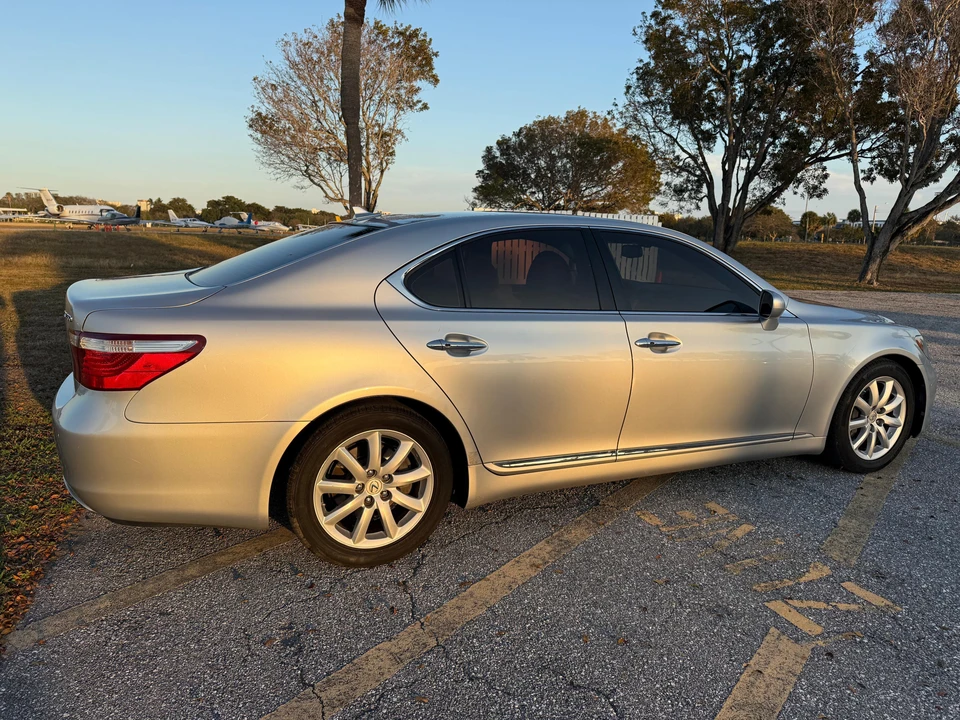 2008 Lexus LS 4th Gen - Image 14 of 31