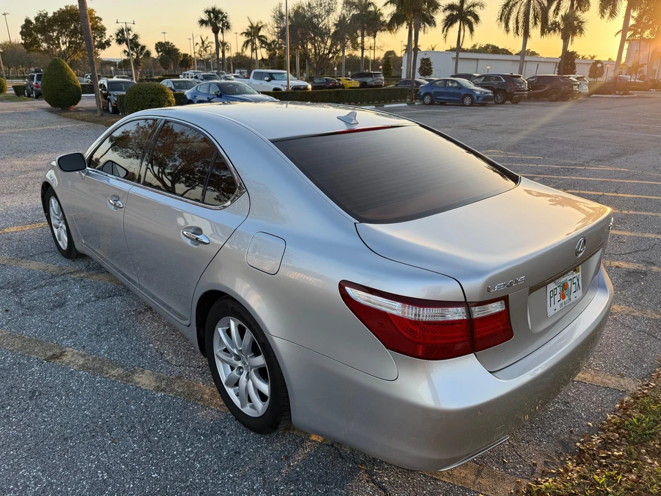 2008 Lexus LS 4th Gen - Image 9 of 31