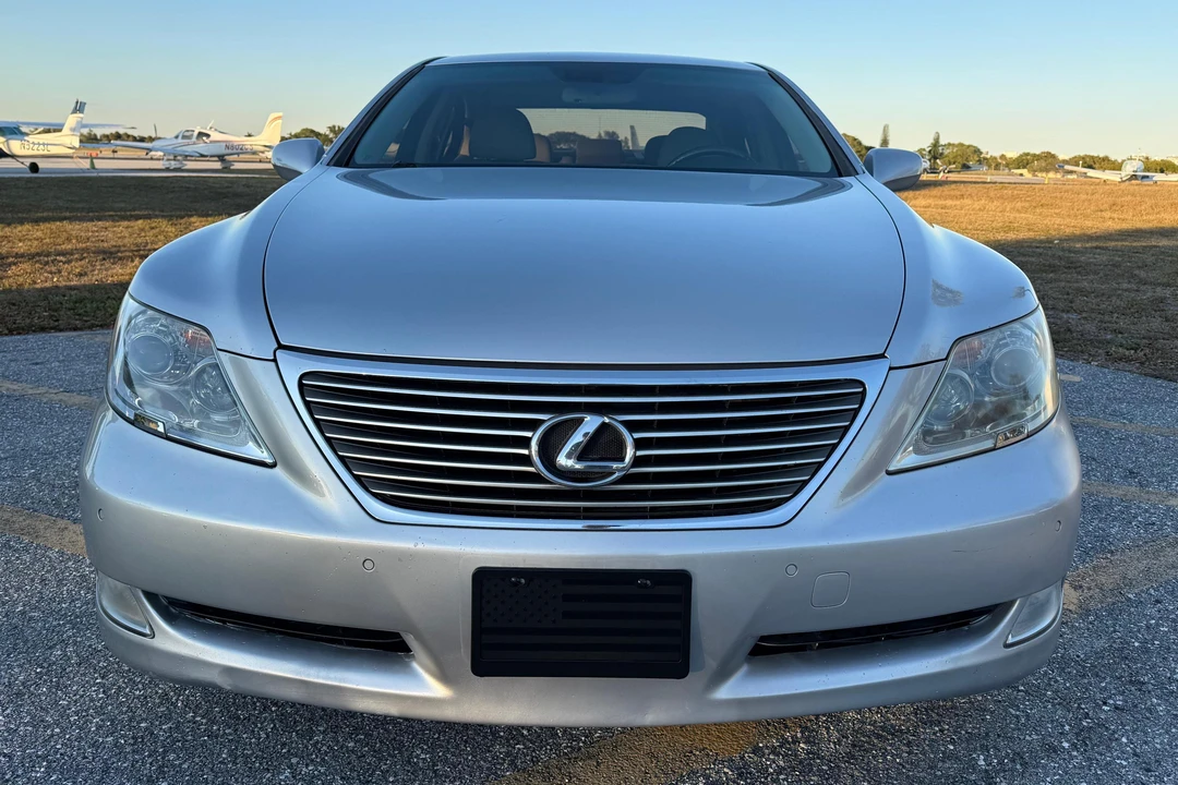 2008 Lexus LS 4th Gen - Image 2 of 31