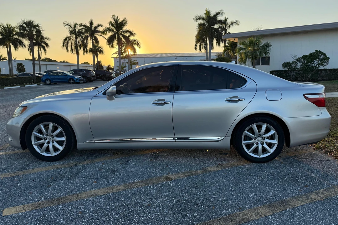 2008 Lexus LS 4th Gen - Image 3 of 31