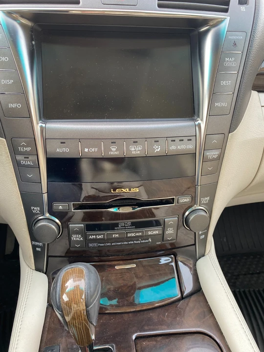 2008 Lexus LS 4th Gen - Image 10 of 18
