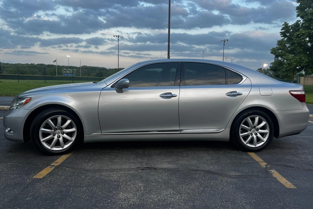 2008 Lexus LS 4th Gen - Image 3 of 31