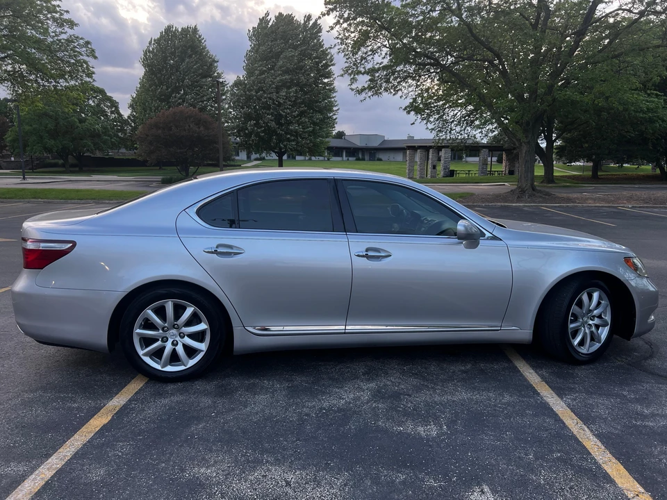 2008 Lexus LS 4th Gen - Image 9 of 31