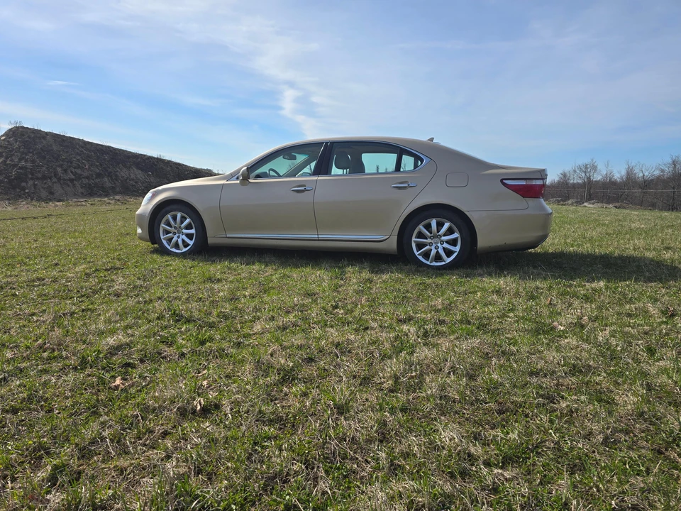 2008 Lexus LS 4th Gen - Image 12 of 31